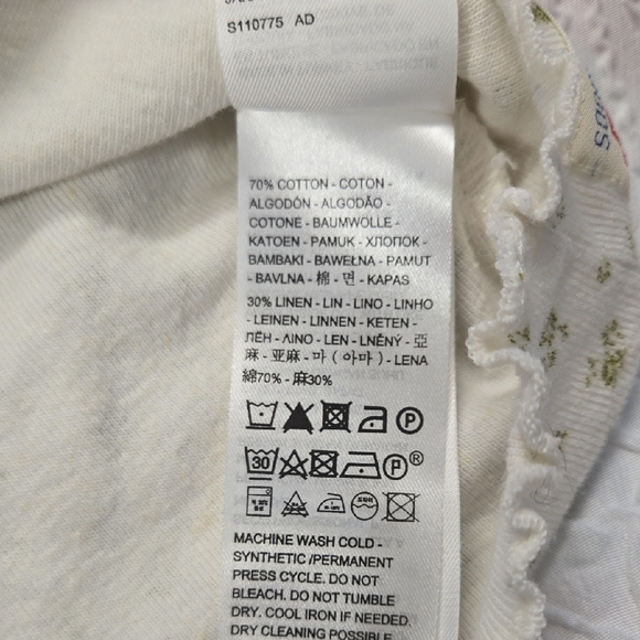 3/$10 Levi's White Floral Long Sleeve Blouse - Picture 6 of 6